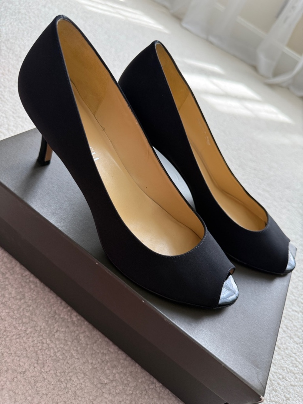 Bruno Magli Novati Black Fabric & Patent Leather Peep Toe Pumps Size 9.5B